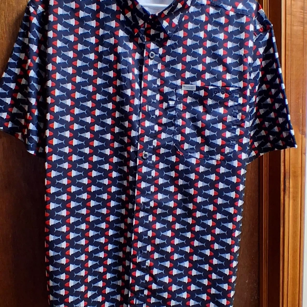 NWOT, Men's Columbia XL PFG Geometric Patterned Shirt - Blue Or White